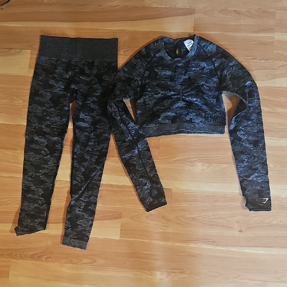 Gymshark Black and Gray Patterned Top And Bottoms